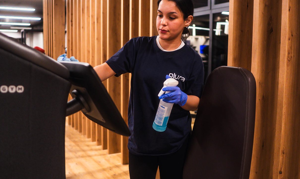 Fitnessstudioreinigung in Ulm durch Plura Gebäudereinigung Ulm, Reinigung von Trainingsbereich und Geräten