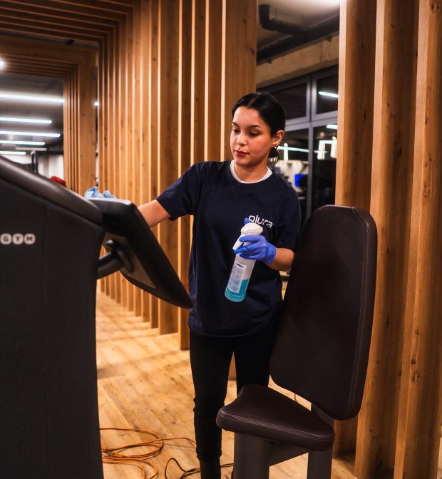 Fitnessstudioreinigung in Ulm durch Plura Gebäudereinigung Ulm, Reinigung von Trainingsbereich und Geräten